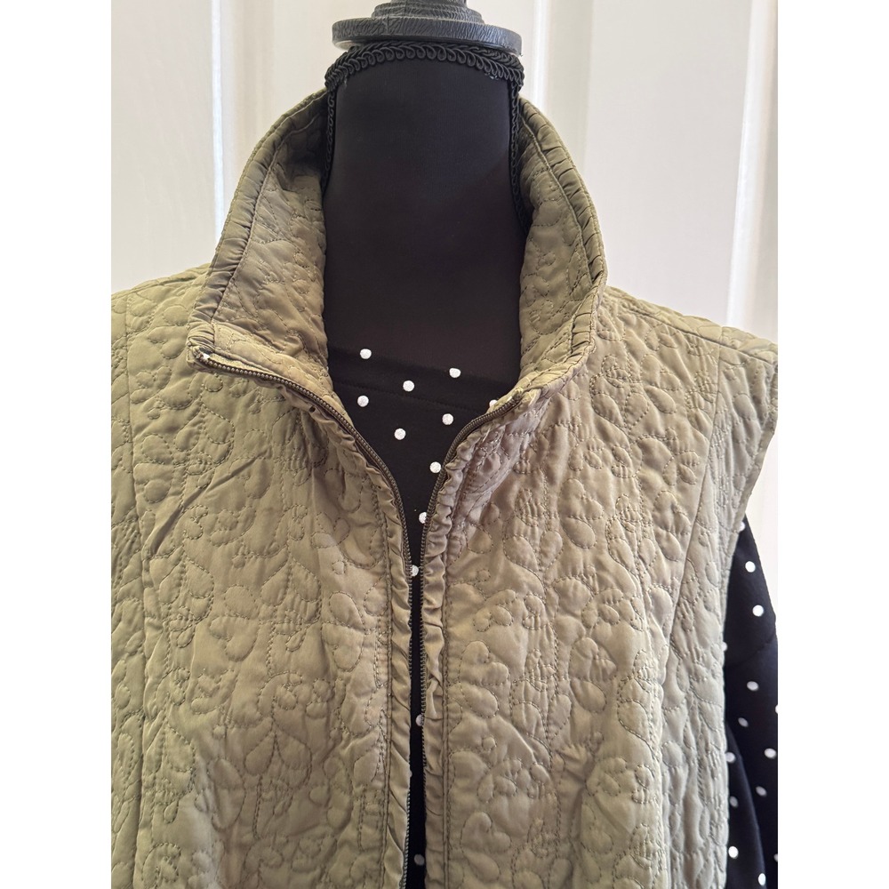 Women's 2X Layered Outfit Polka Dot Blouse Olive Quilted Vest 2 Piece Set